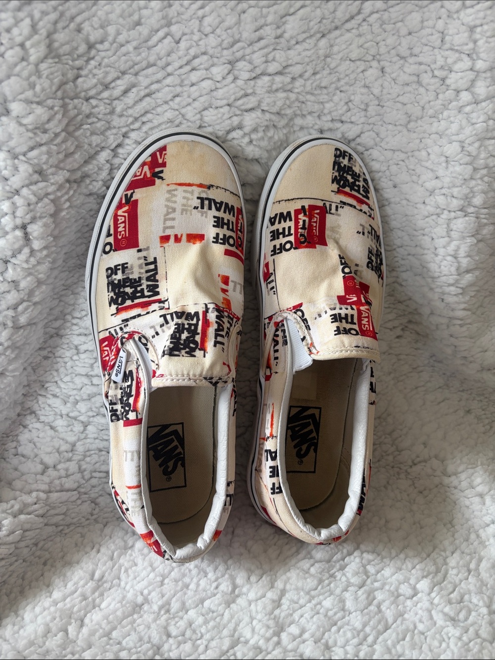 Vans Slip-On Sneakers - Cream/Red Pattern